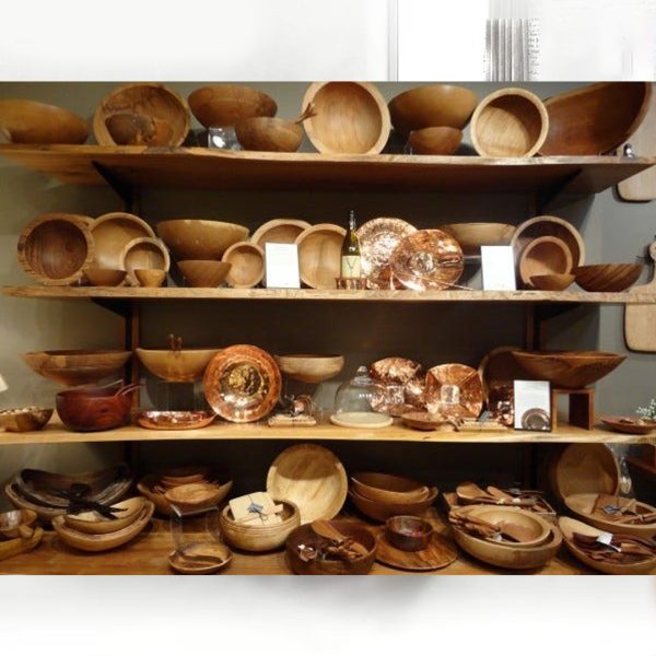 Handcrafted Wooden Décor – Artisanal Touc