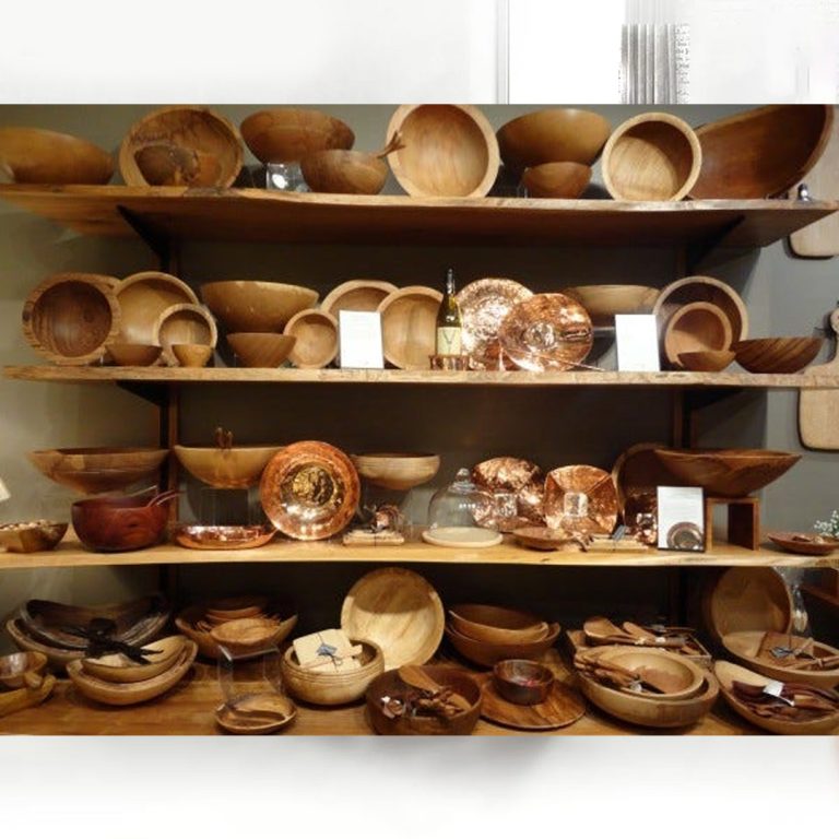 Handcrafted Wooden Décor – Artisanal Touc
